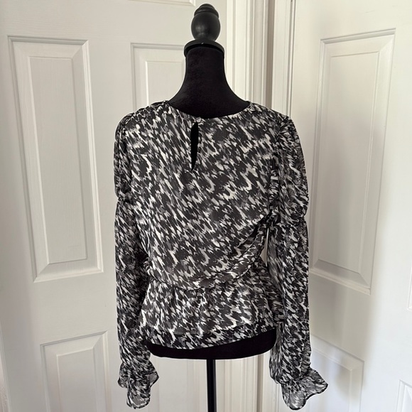 Express NWT Black and White Peplum Long Sleeved Blouse - Picture 4 of 13